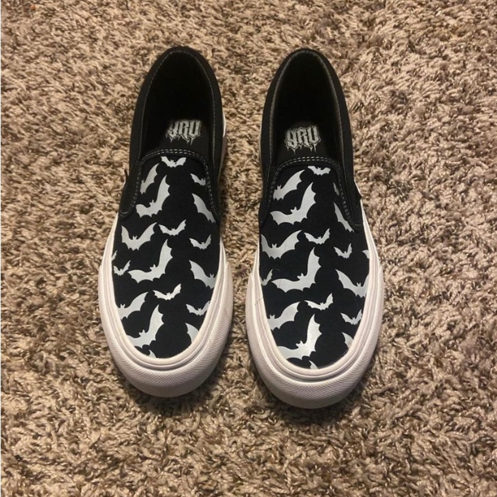 Yru bat platform sneakers